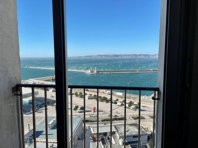 Vue Mer Le Panoramique Vieux-Port De Марсилия Екстериор снимка