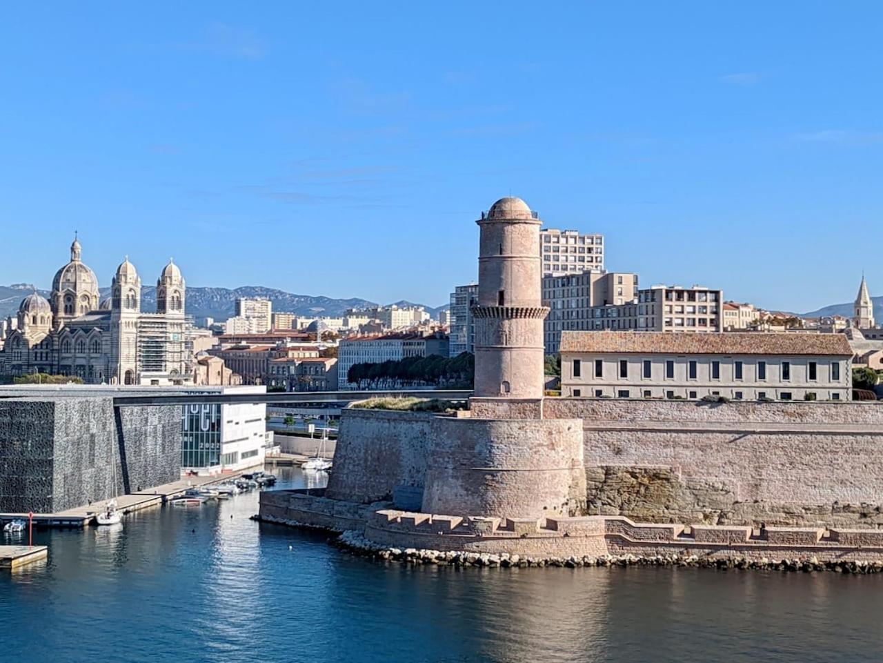 Vue Mer Le Panoramique Vieux-Port De Марсилия Екстериор снимка